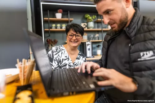 Madame Girard au salon de l'habitat 2025 à ChâtelleraultSalon de l'habitat 2025 à Châtellerault
