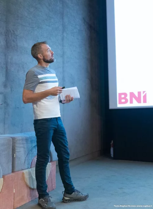 Membre du BNI Châtelleraudais pendant une réunion