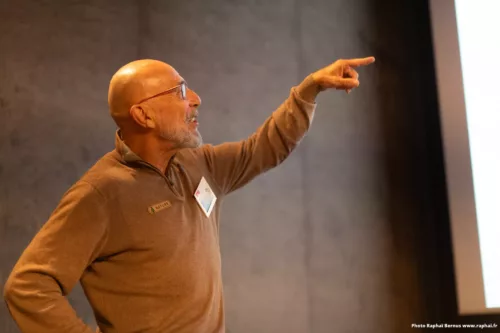 Membre du BNI Châtelleraudais pendant une réunion