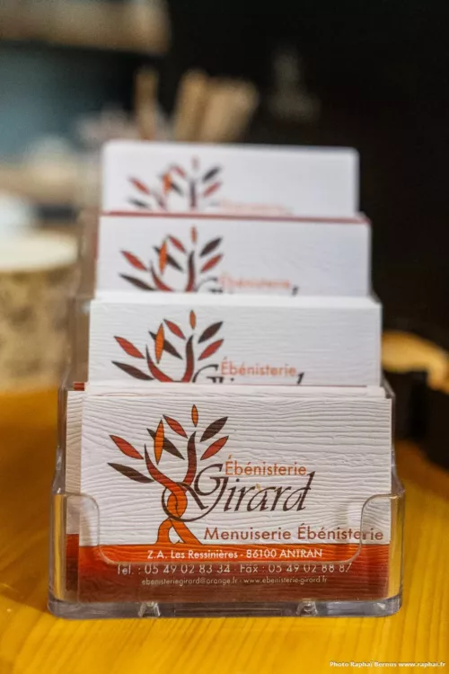 Cartes de visite de l'ebenisterie Girard auSalon de l'habitat 2025 à Châtellerault