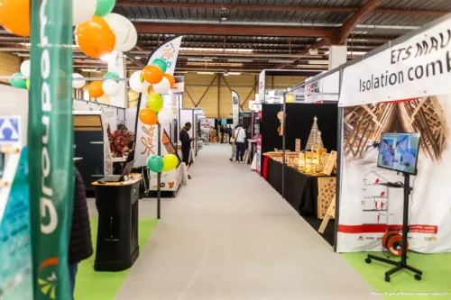 Allée du salon de l'habitat 2025 à Châtellerault